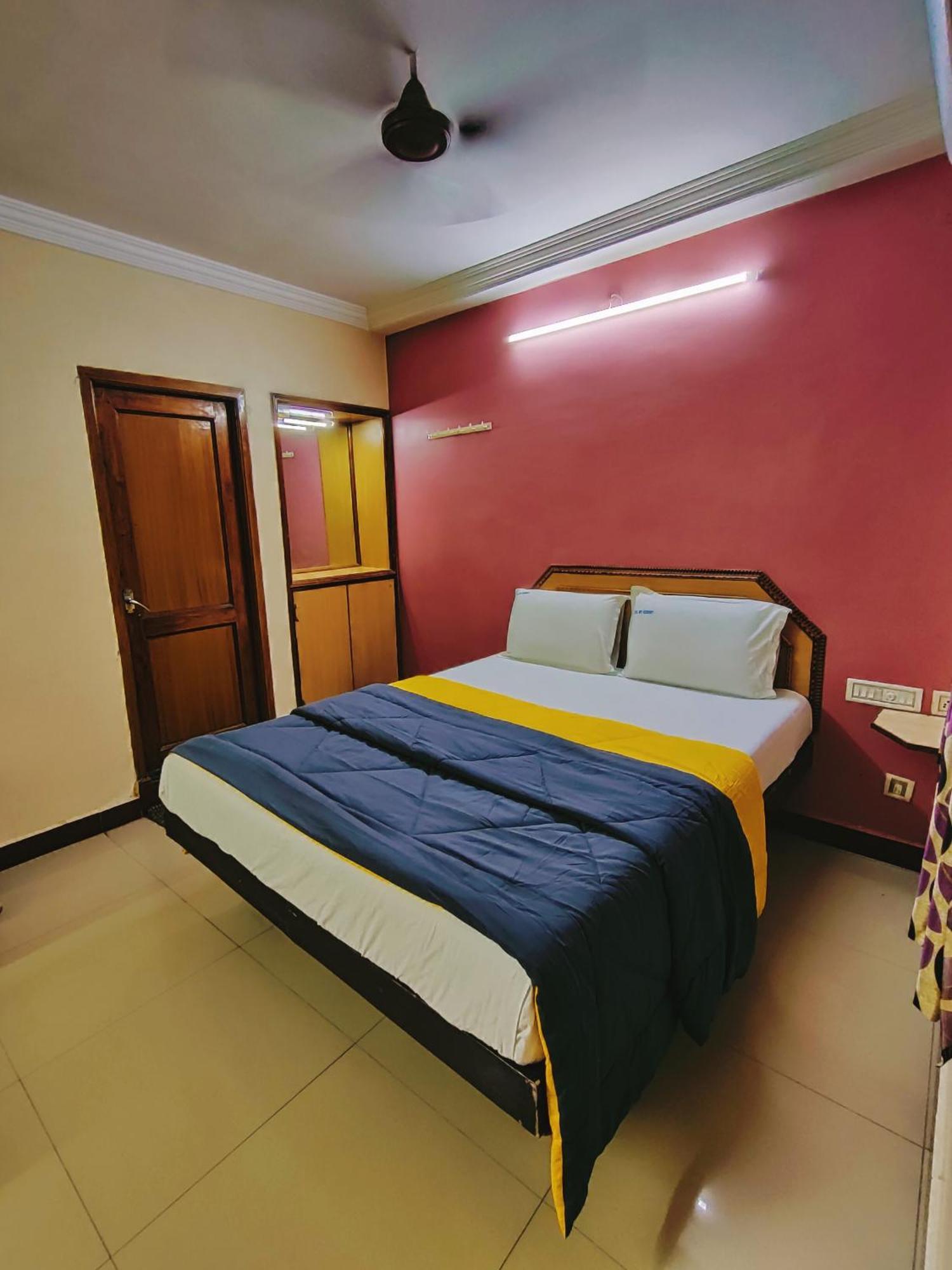 Hotel Dkr Residency Тирупати Стая снимка