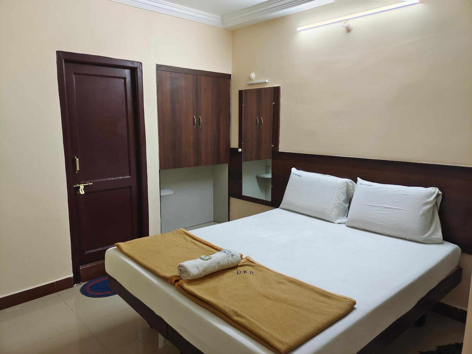 Hotel Dkr Residency Тирупати Екстериор снимка