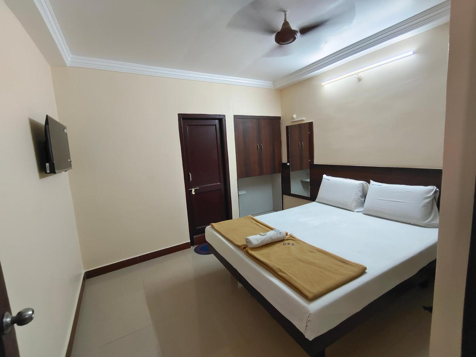Hotel Dkr Residency Тирупати Екстериор снимка